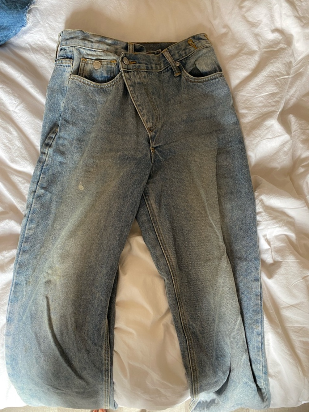 GREY LAB Women's High-Rise Light Blue Washed Jeans with asymmetrical criss cross
